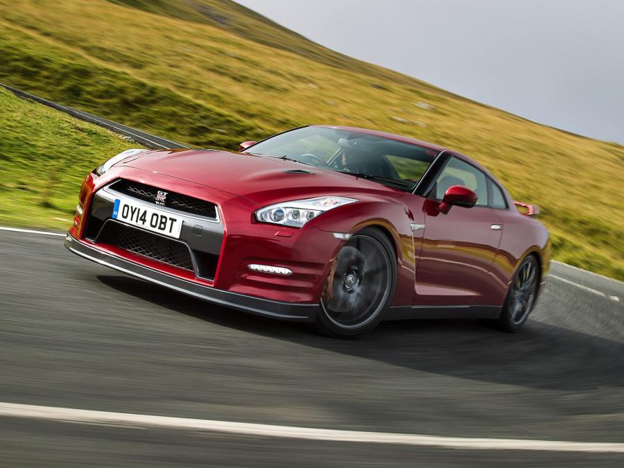  Nissan GT-R 2014 года  (UK) (фото 4 из 19)